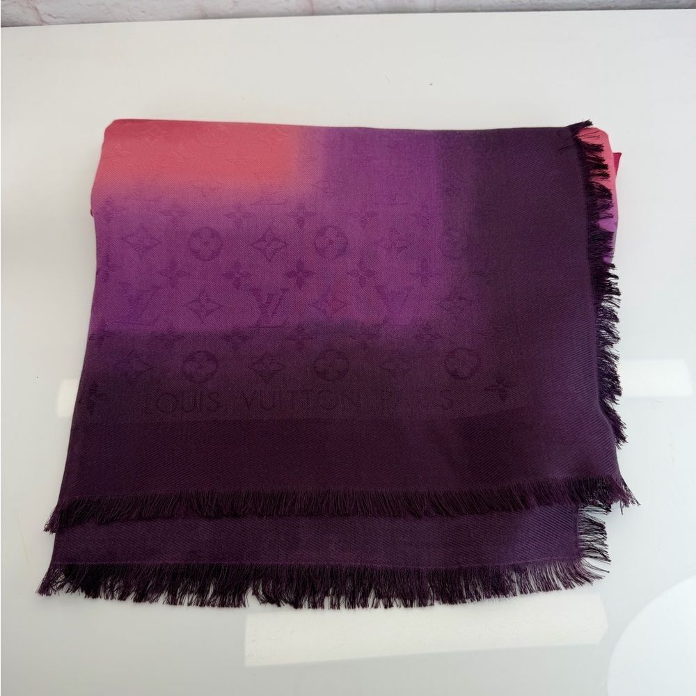 LOUIS VUITTON Purple/Pink Monogram Wool/Silk Ombre Shine Blurrygram Shawl Scarf - Picture 5 of 10